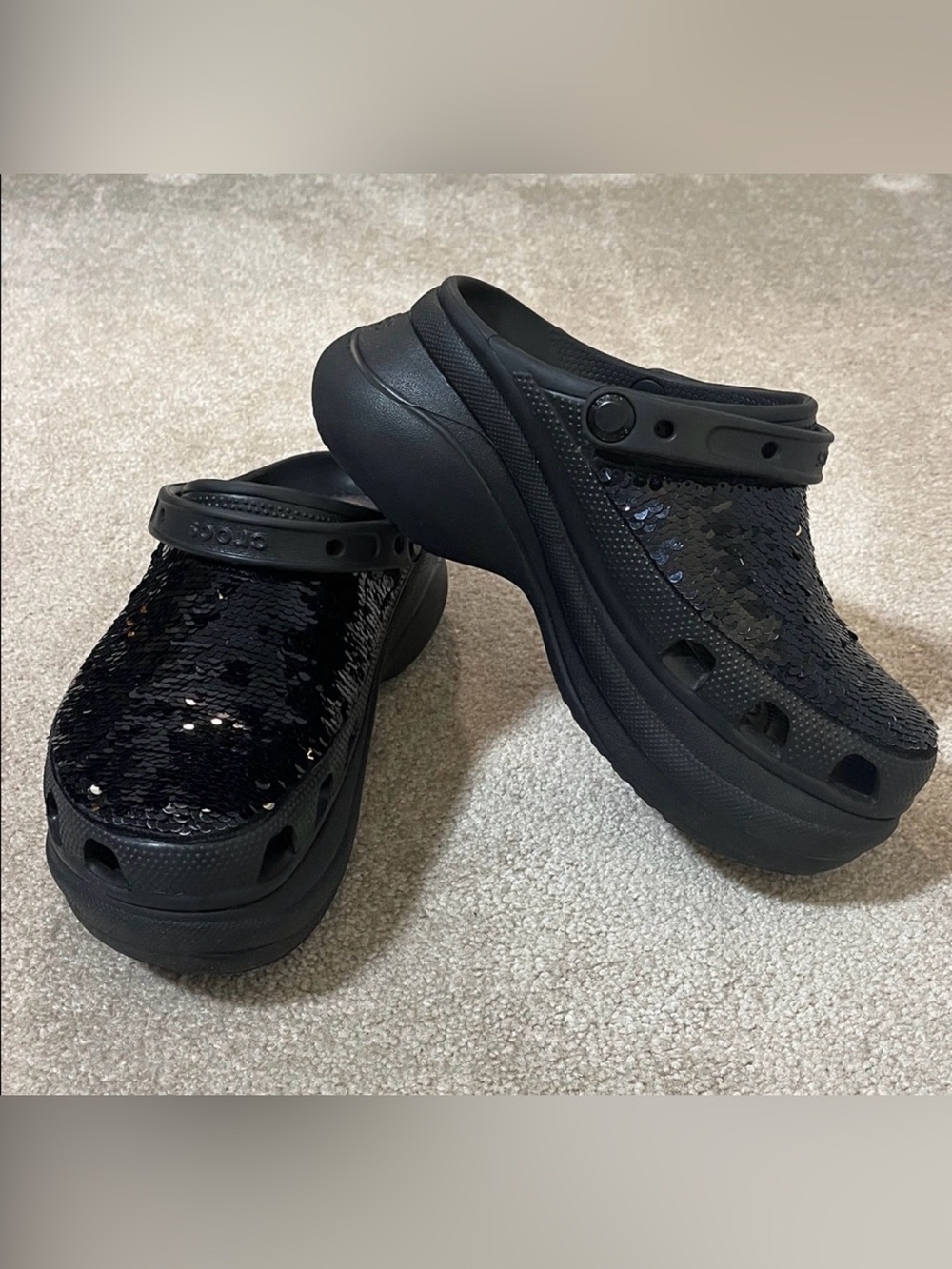 Crocs Classic Bae Platform Clog w/reversible Sequins Black & gold W 7